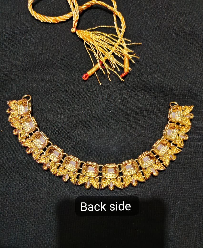 Elegant Gold-color Kundan style and Stone Studded Choker daimond cut Necklace Set with Maang Tikka and Earrings - Image 6