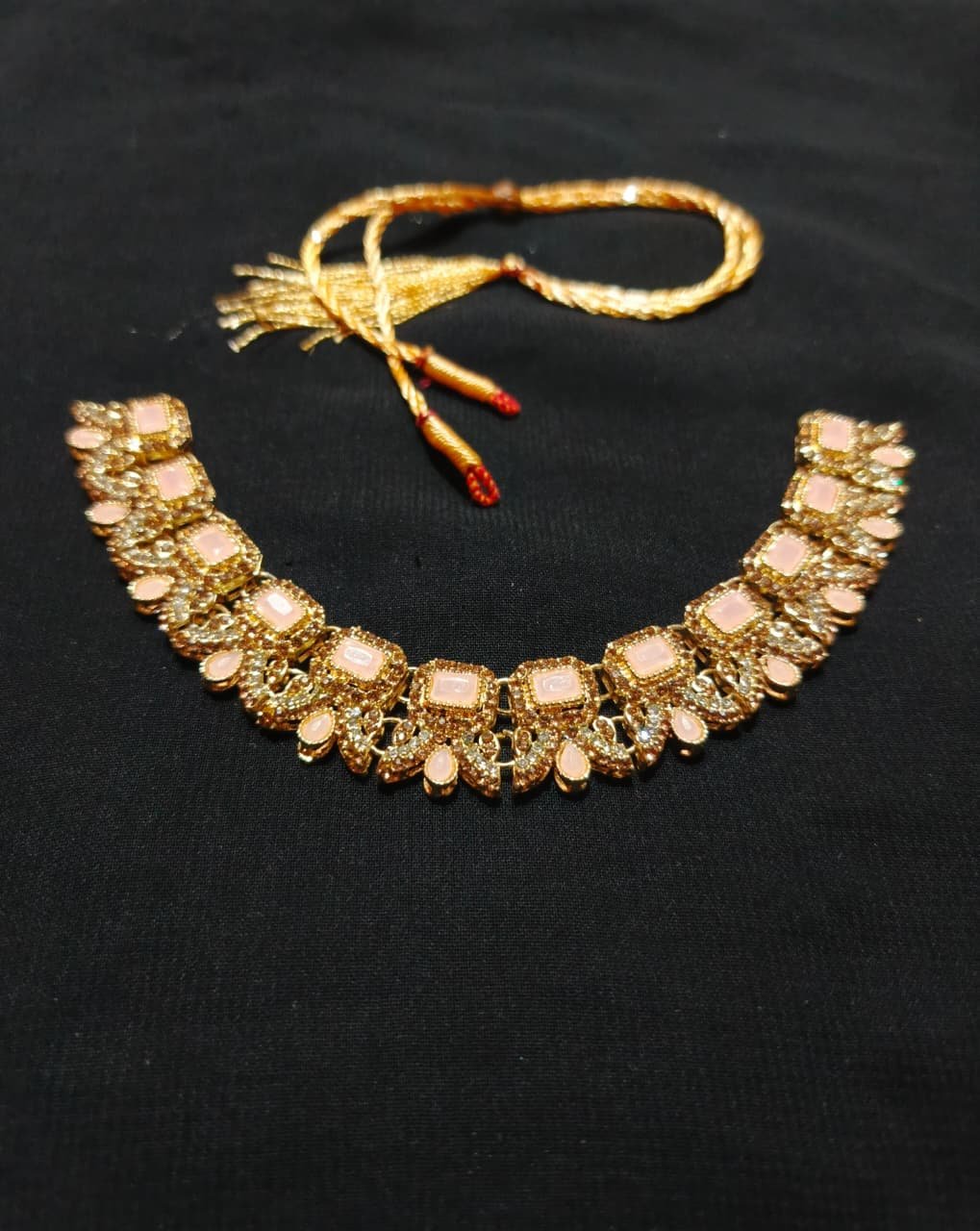 Elegant Gold-color Kundan style and Stone Studded Choker daimond cut Necklace Set with Maang Tikka and Earrings - Image 5