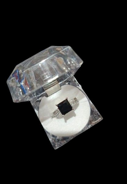 Elegant Black Gemstone Ring in ring Box - Image 6